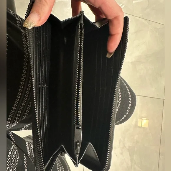 Authentic YSL zip wallet - Picture 6 of 16